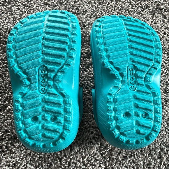 Toddler Fuzzy lined crocs - Picture 2 of 3